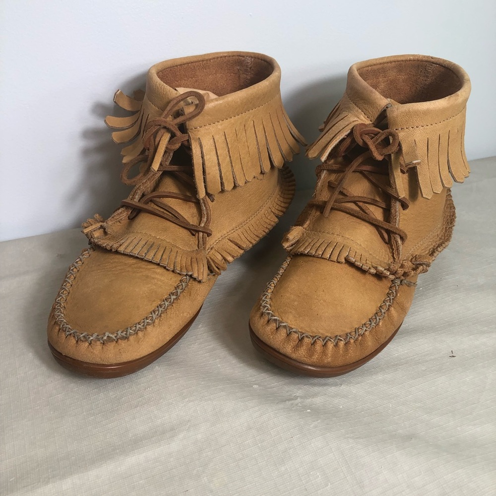 Softmoc women’s High Cut Tan Leather Fringed Moccasins Size 11  READ